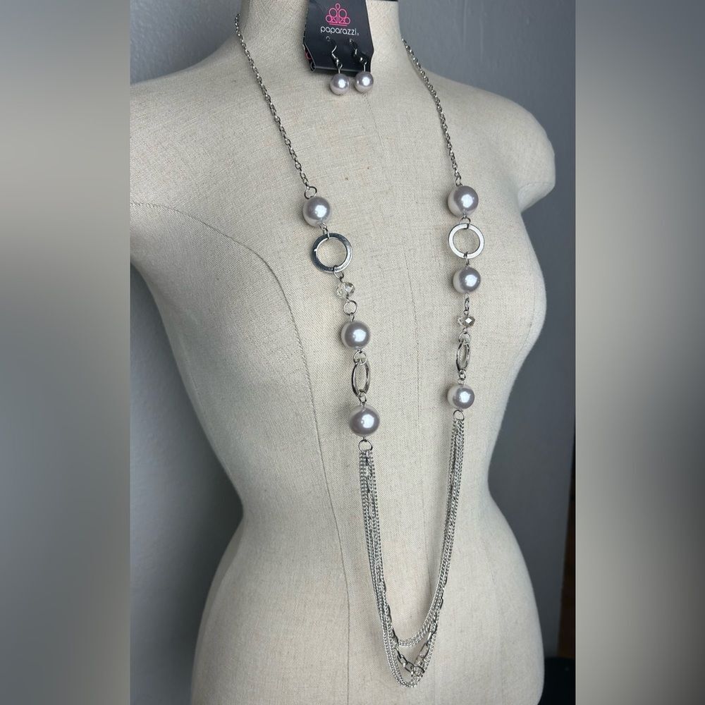 Paparazzi Silver and Gray Necklace Set